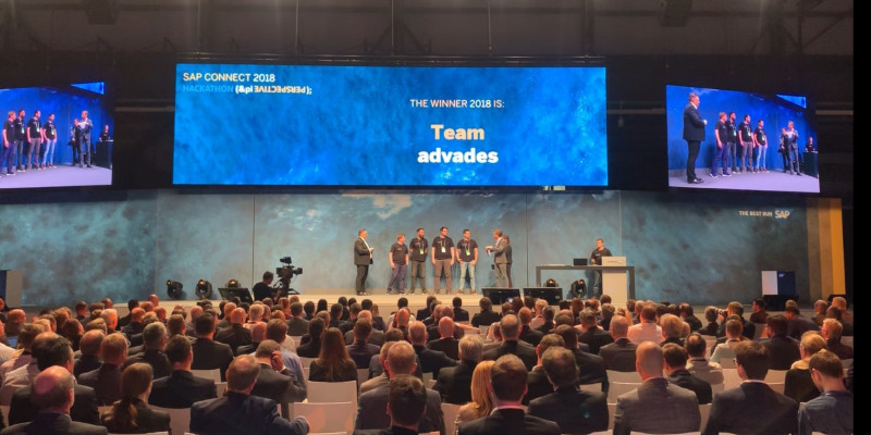 advades liefert Innovationsbombe beim Hackathon der SAP CONNECT 2018 Das Gewinner-Team überrascht mit intelligenter Business-App