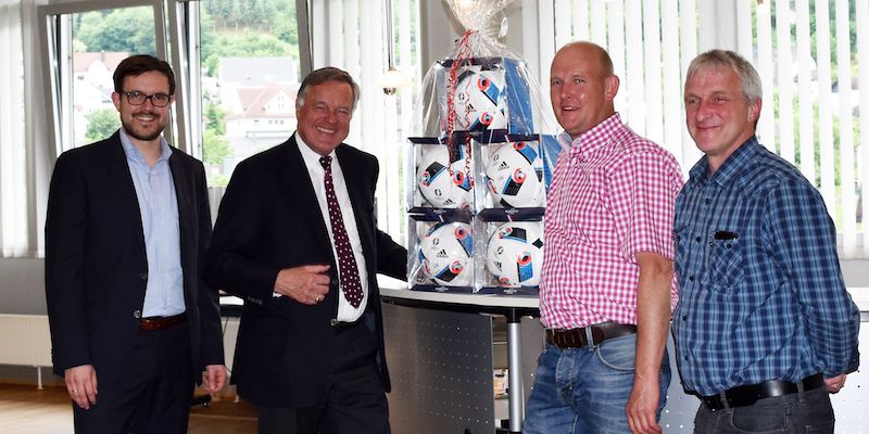 Hensel begleitet den FC Lennestadt in die Westfalenliga